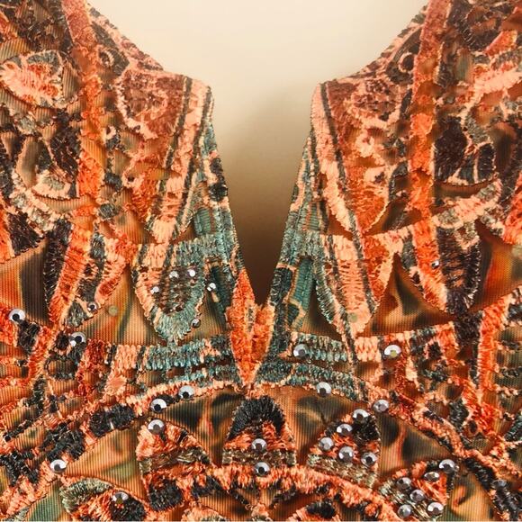 One World Flattering Multi Color Coral Paisley Pop Over Top V Neck Light Weight - Picture 5 of 16